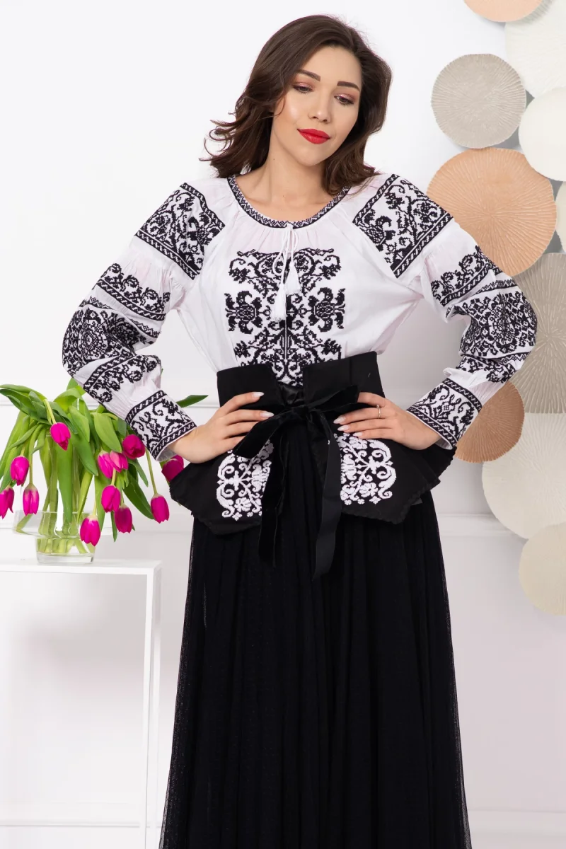 Ie dama traditionala Stela din bumbac cu broderie neagra