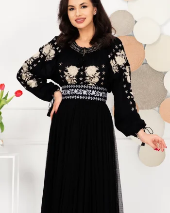 Ie traditionala din vascoza neagra cu broderie florala
