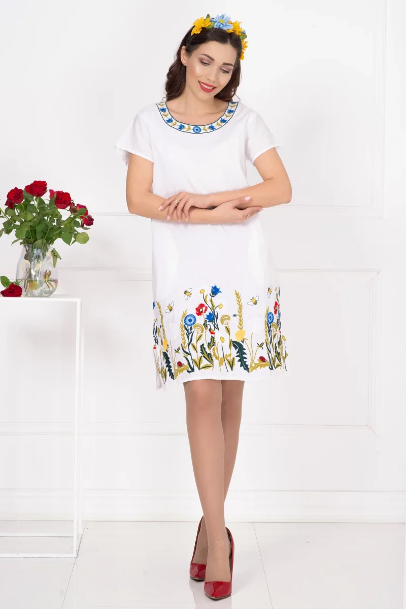 Rochie traditionala alba din in brodata cu flori multicolore