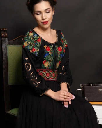 Ie dama neagra Stefania cu broderie florala traditionala