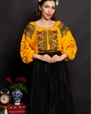 Ie traditionala galbena Stefania cu maneci perforate si broderie florala