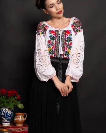 Ie dama alba Stefania cu broderie florala traditionala