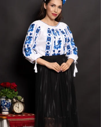 Ie alba dama Oliviana cu broderie albastra