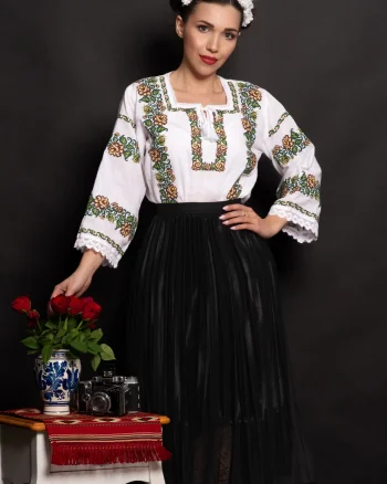 Ie traditionala alba Mirela din bumbac cu broderie florala