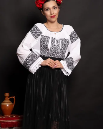 Ie dama alba din bumbac Mariana cu broderie neagra