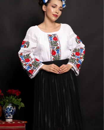 Ie traditionala dama cu broderie florala si benzi din dantela de bumbac