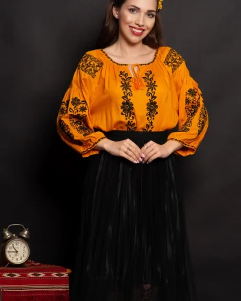 Ie traditionala galbena din vascoza Lena cu flori brodate