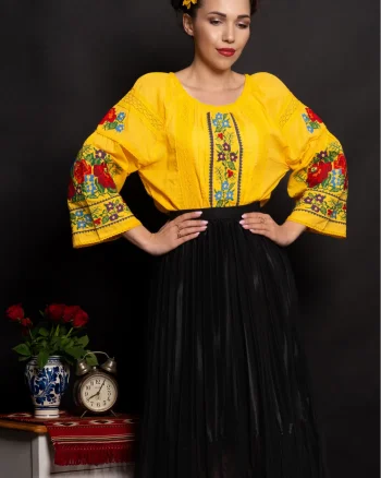 Ie dama traditionala galbena Iustina cu simbolul trandafirului