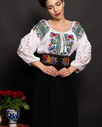 Brau traditional Stefania cu trandafiri brodati