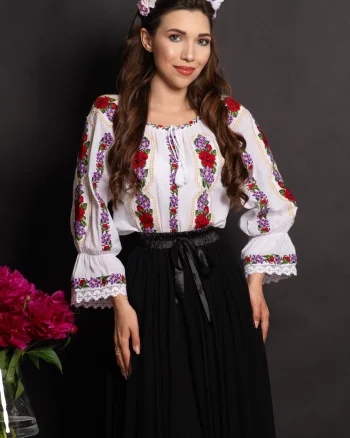 Ie dama traditionala Felicidad din bumbac cu trandafiri rosii si lila