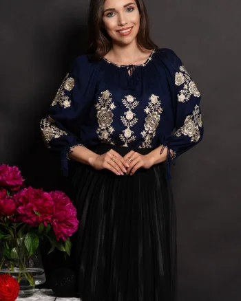 Ie dama traditionala bleumarin Lucretia cu flori bej brodate