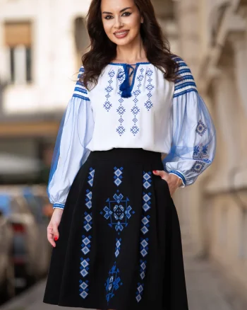 Fusta traditionala neagra in clos brodata cu simbolul rombului
