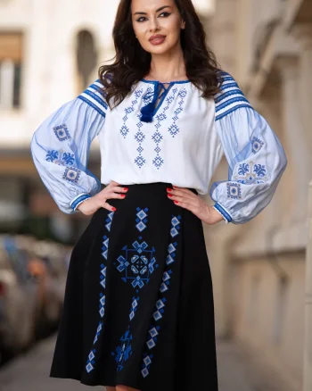 Bluza alba traditionala cu motivul rombului si tulle albastru