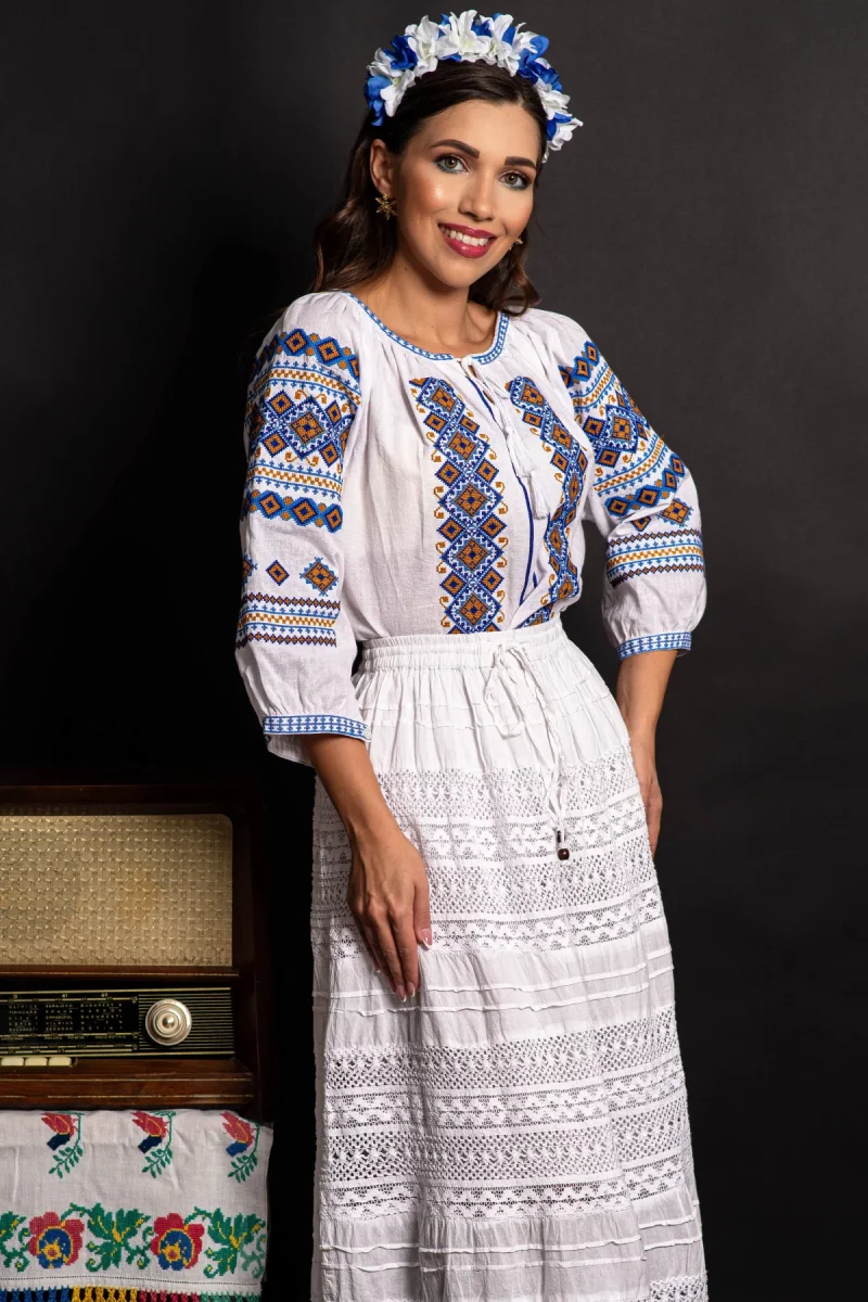 Ie dama alba din bumbac Adelina cu broderie albastra si simbolul rombului