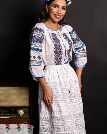 Ie dama alba din bumbac Adelina cu broderie albastra si simbolul rombului