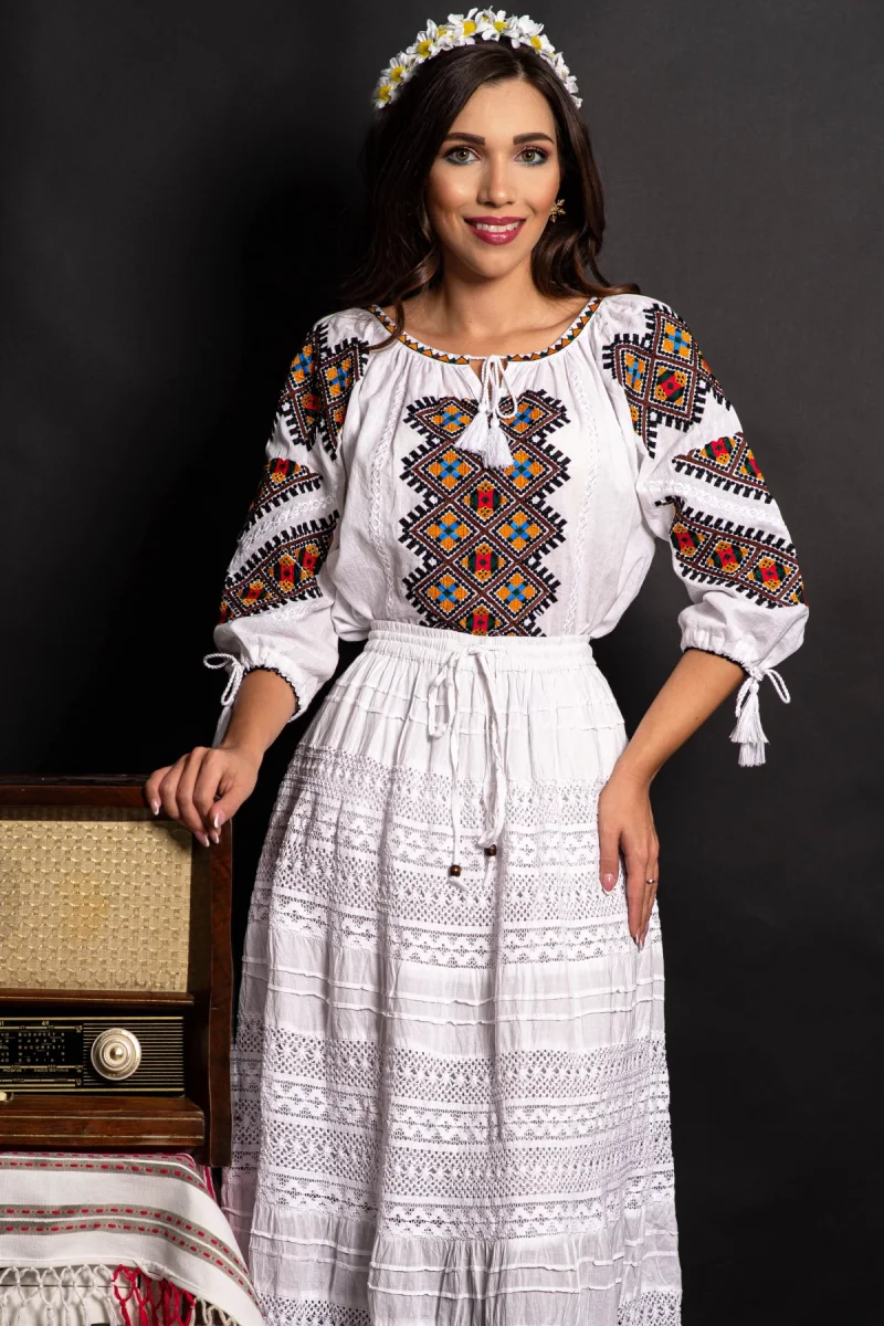 Ie alba cu broderie multicolora Ilinca cu motivul rombului