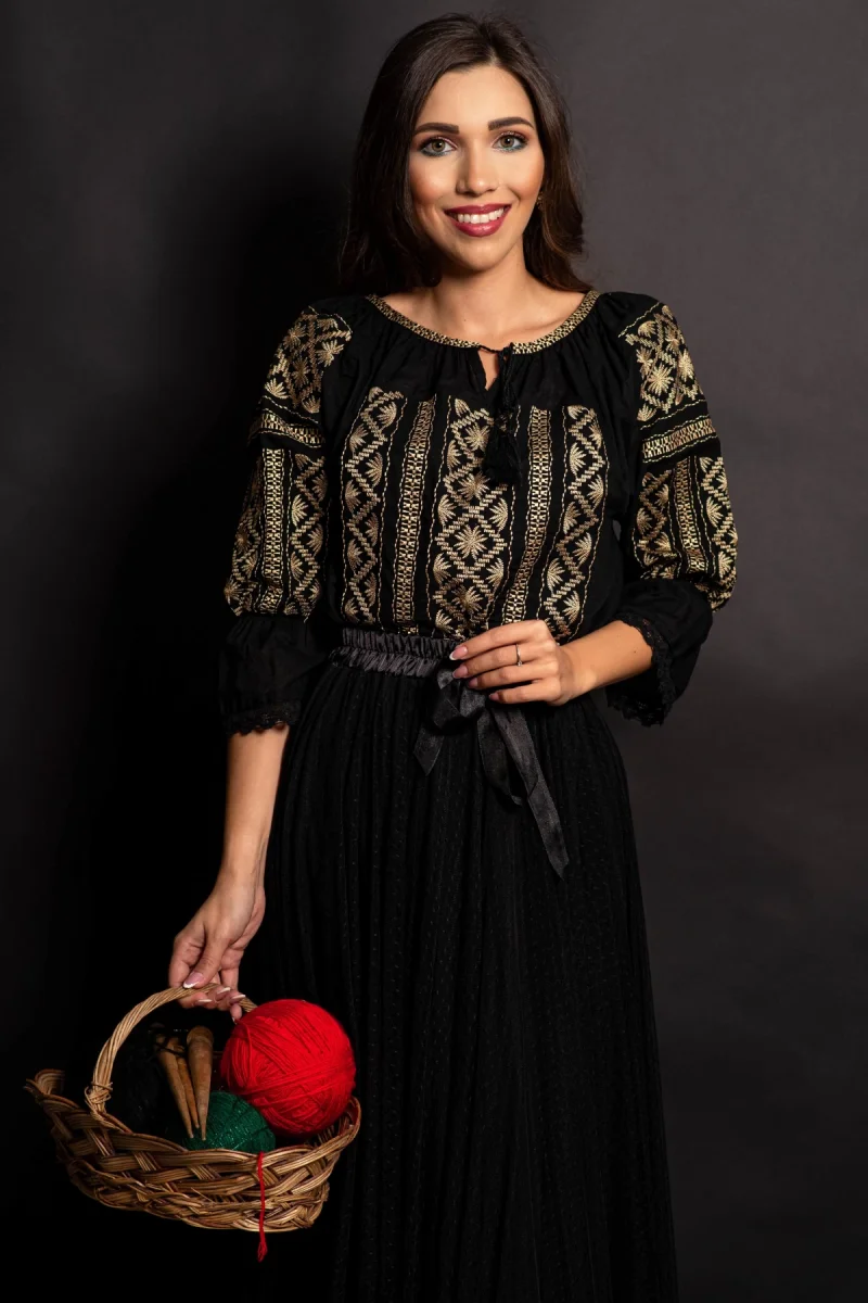 Ie traditionala neagra din bumbac Carina cu broderie aurie