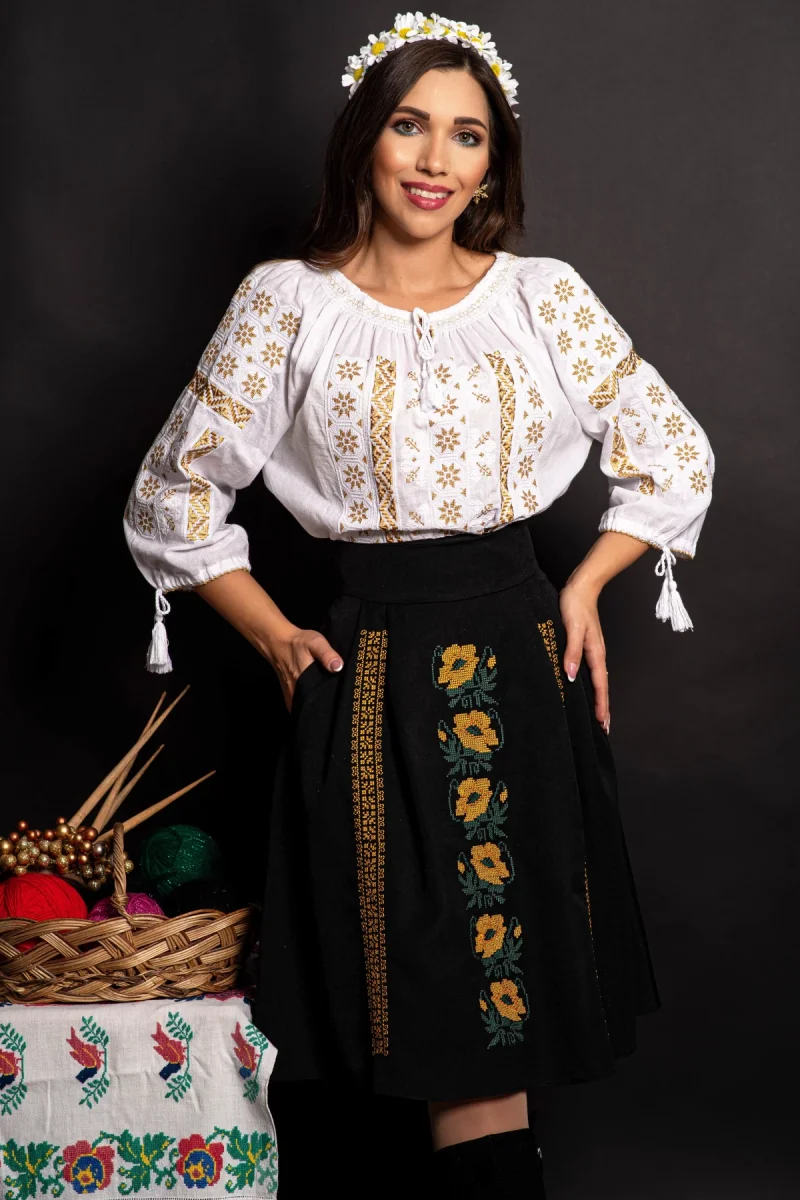 Fusta dama neagra in clos cu maci galbeni brodati