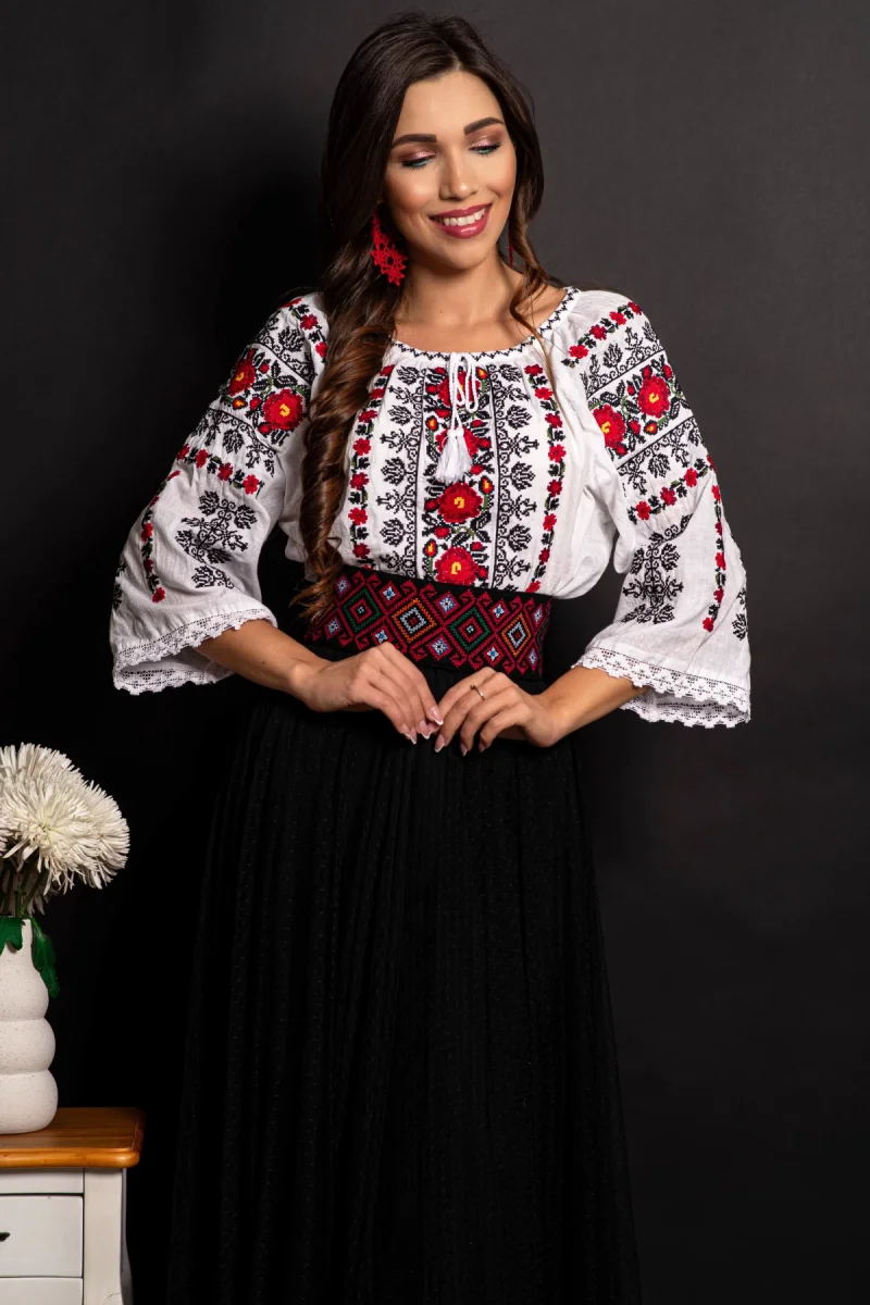 Ie traditionala alba din bumbac Marilena cu broderie florala bogata