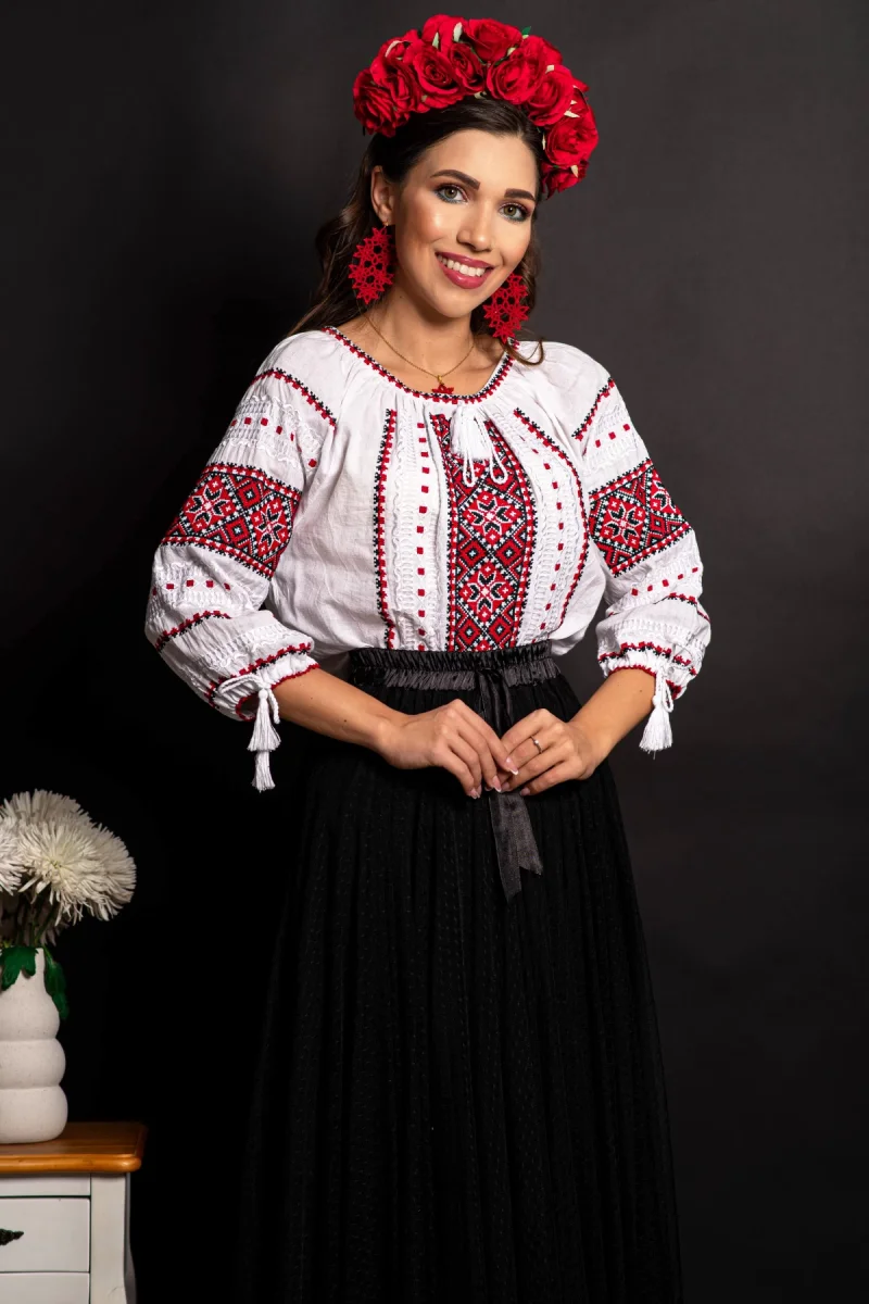 Ie traditionala alba din bumbac Gentiana cu broderie inpirata din folclor