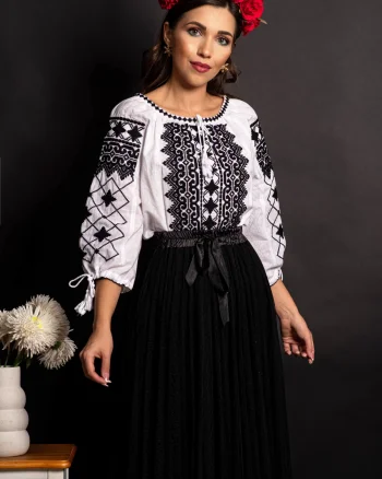 Ie dama din bumbac Constance cu broderie traditionala si simbolul stelei