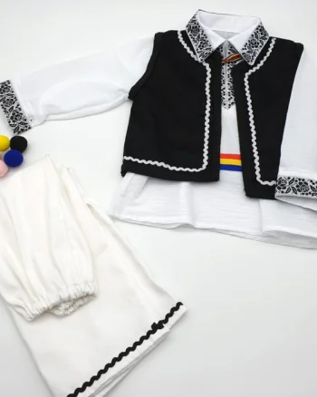 Compleu traditional baietel Remus 2