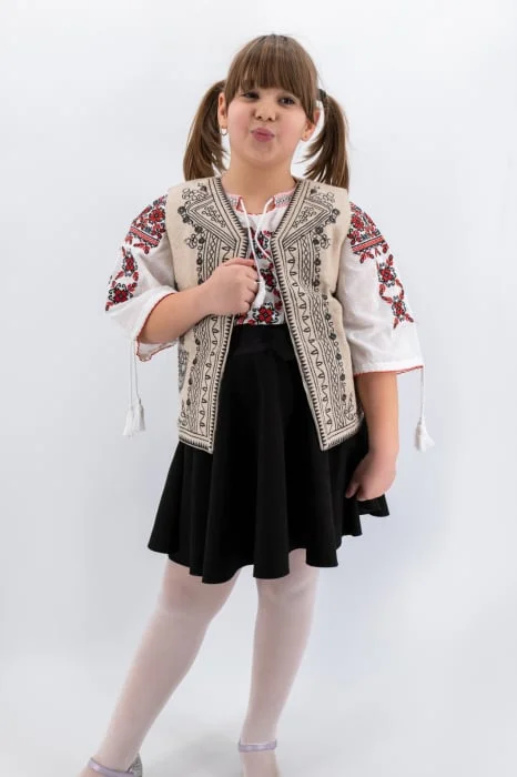 Vesta traditionala fetita Olivia 3