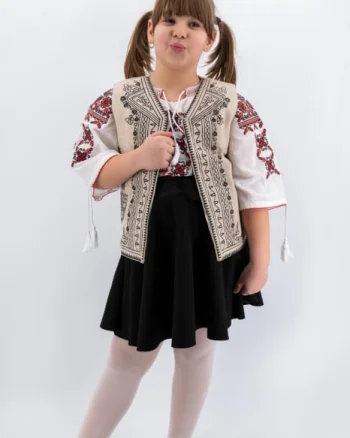 Vesta traditionala fetita Olivia 3