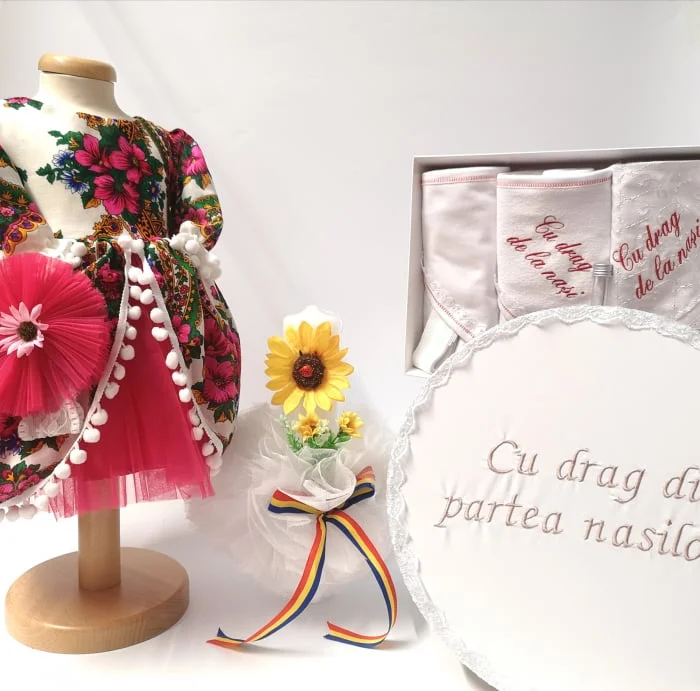 Set Traditional Botez - Costumas fetita Trusou Cutie pentru trusou Lumanare -TUL