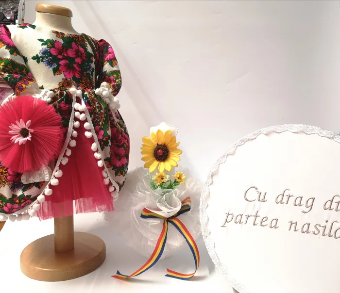 Set Traditional Botez - Costumas fetita Cutie pentru trusou Lumanare - TUL