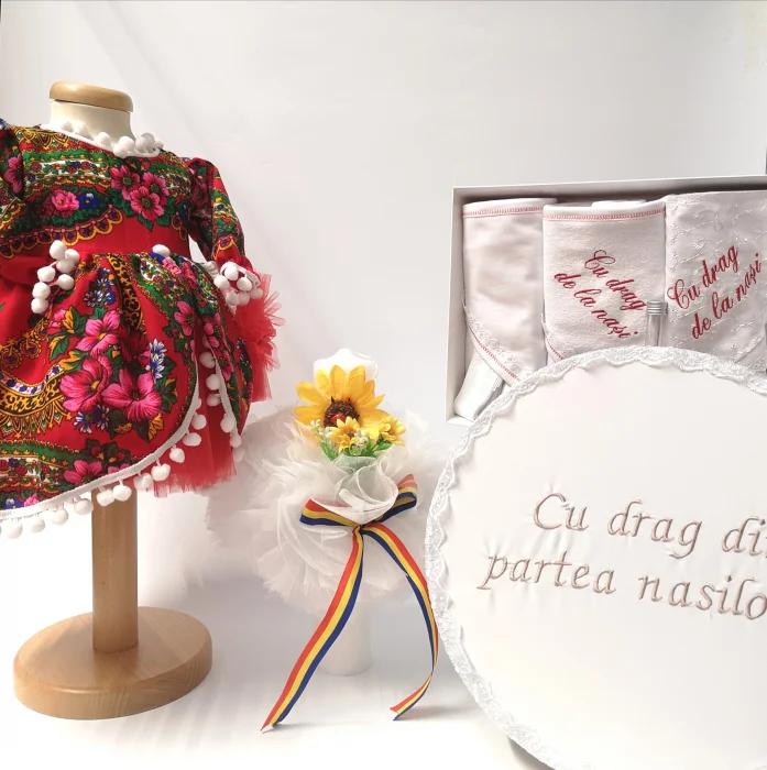 Set Traditional Botez - Costumas fetita Trusou Cutie pentru trusou Lumanare -TUL 2