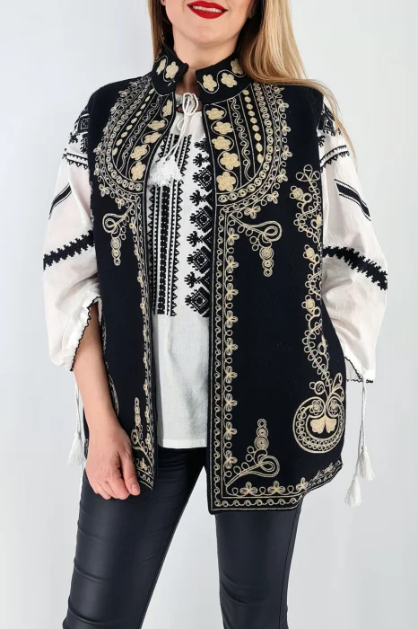 Vesta brodata cu model traditional Ania 4