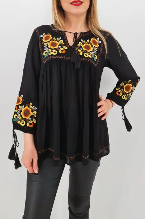 Bluza tip ie neagra cu broderie florala - Lavinia
