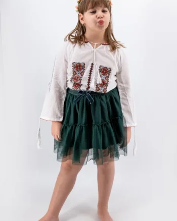 Ie traditionala fetite Irinuca