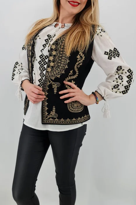Vesta brodata cu model traditional Angelica 3