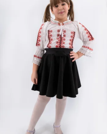 Ie traditionala fetite Mihaela