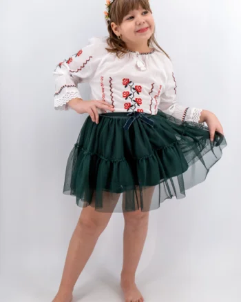 Ie traditionala fetite Amina