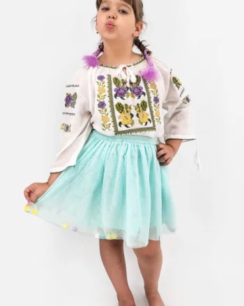 Ie traditionala fetite Clementina