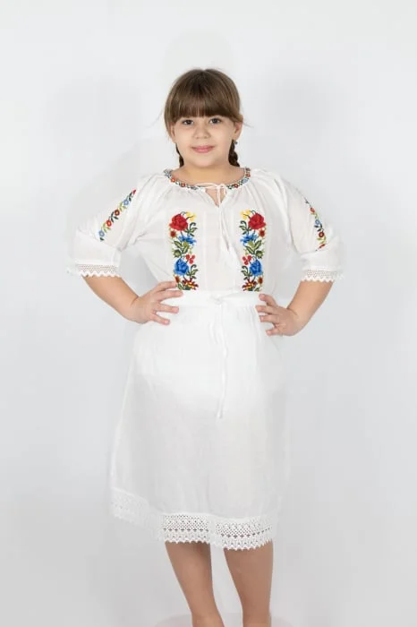 Ie traditionala fetite Fatima 2