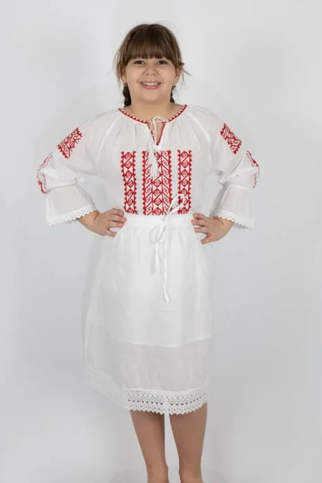 Ie traditionala fetite Gia