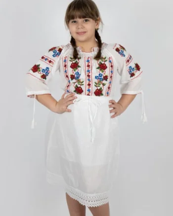 Ie traditionala fetite Ilona