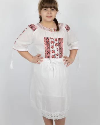 Ie traditionala fetite Ines
