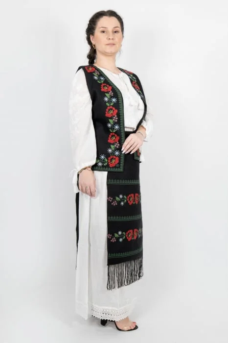 Costum IE  Vesta Fusta si 2 Fote Angi 2