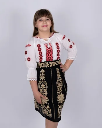 Ie traditionala fetite Lili