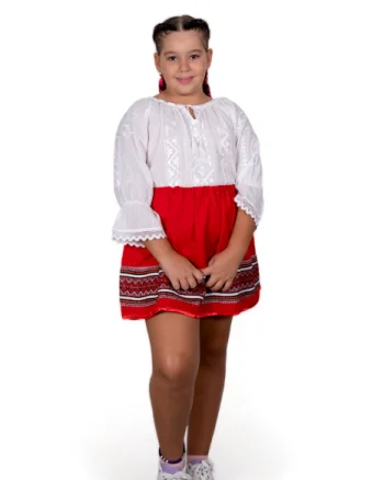 Ie traditionala fetite Gilda 2