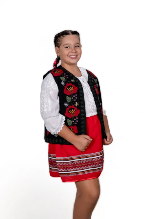 Vesta traditionala fetite Maci
