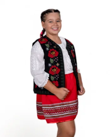 Vesta traditionala fetite Maci