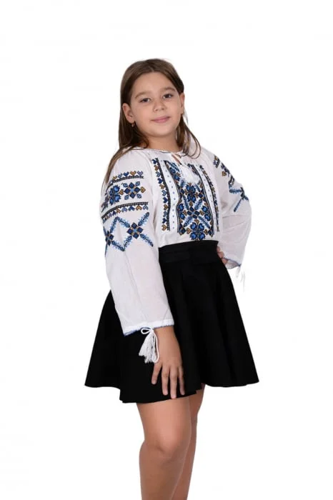 Ie traditionala fetite Filipa