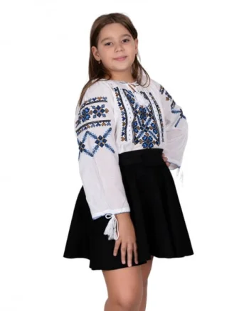 Ie traditionala fetite Filipa