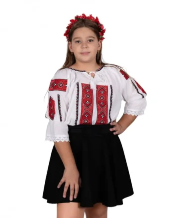 Ie traditionala fetite Mariana